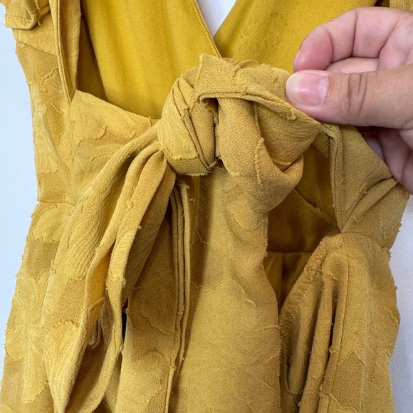 💎 Lulus Lovely Times Floral Backless Short Romper Yellow - Picture 8 of 13